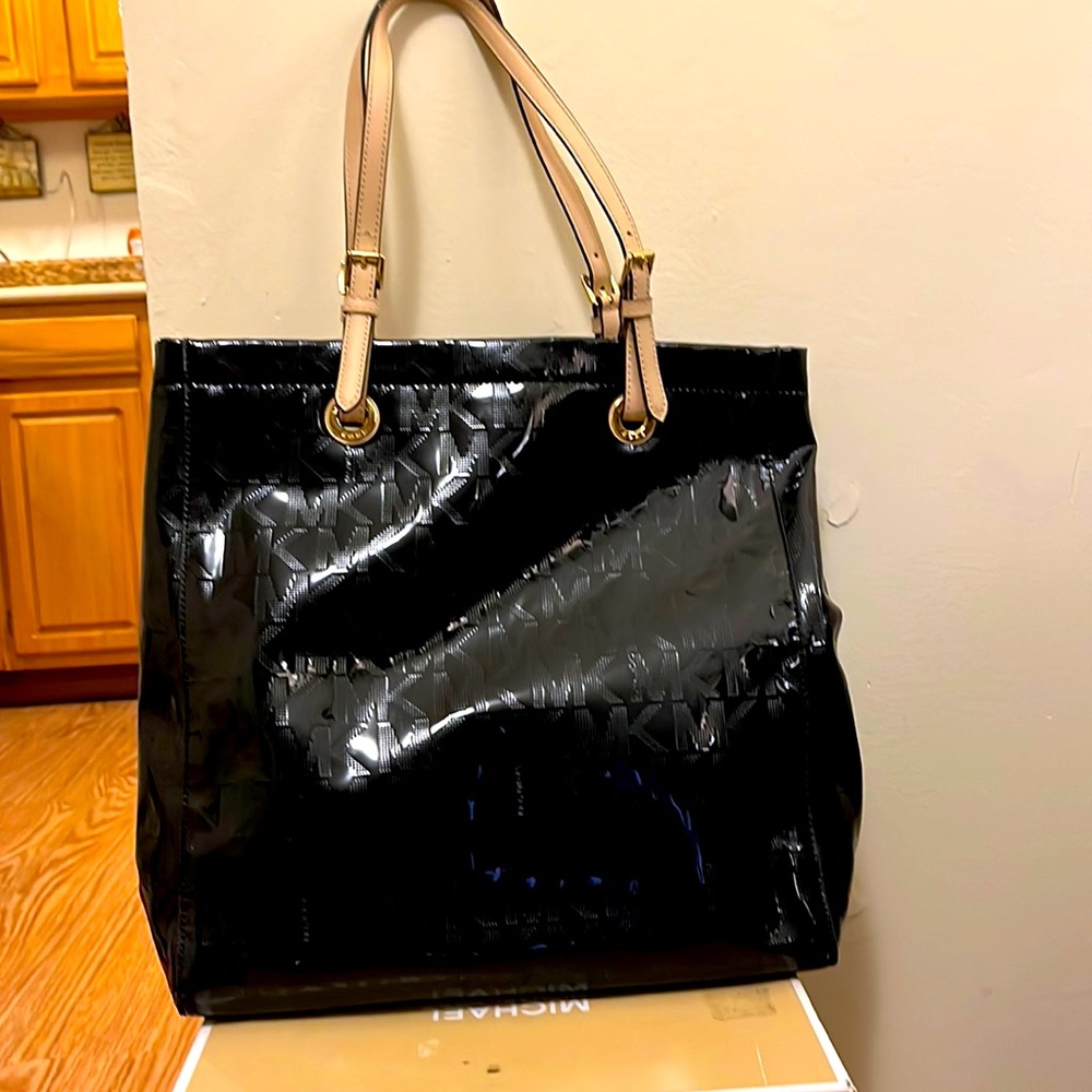 MK patent tote